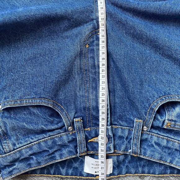 True high-rise jeans. Classic blue. A few times worn. - Picture 5 of 7